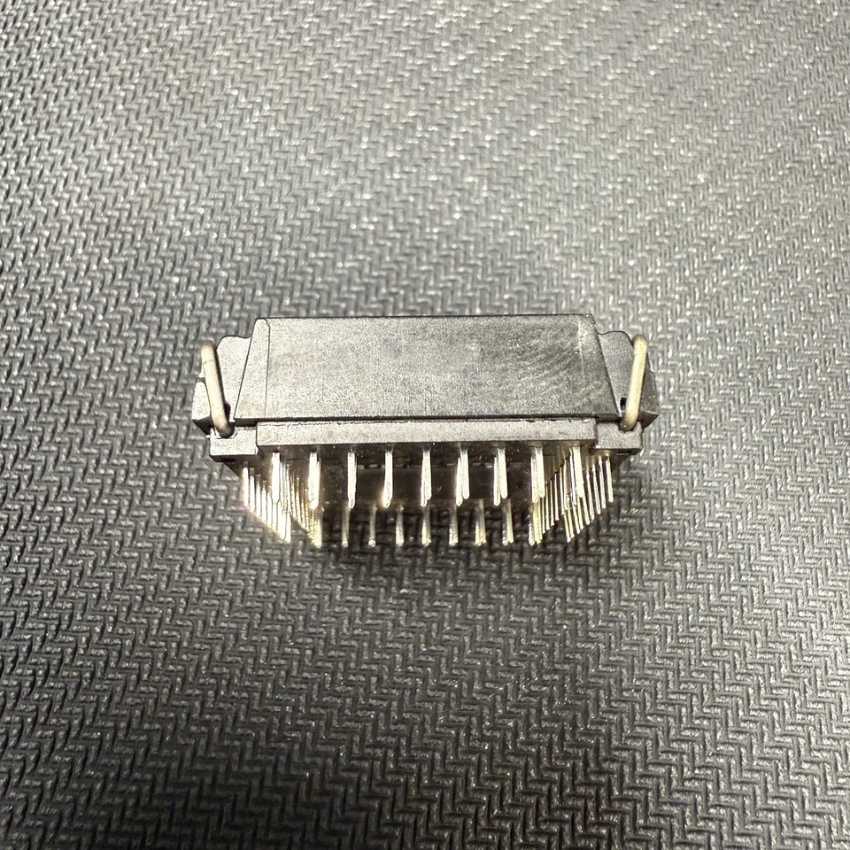 Thomas & Betts Enganche 68 Pin Agujero Pasante PLCC Enchufe T&B Nuevo Foto 3 de 3