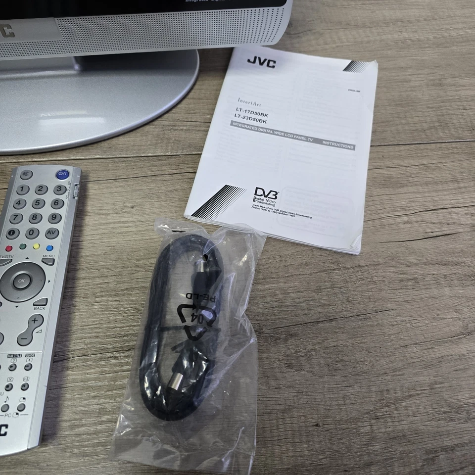 Vintage JVC 17” Television LT-17D50BK Boxed With Remote And Power Supply Gaming - Image 3 of 4