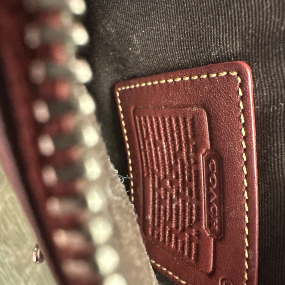 Vtg COACH Soho Leather Wristlet Clutch Snap Front Flap Pocket w Buckle Burgundy - Image 4 of 4