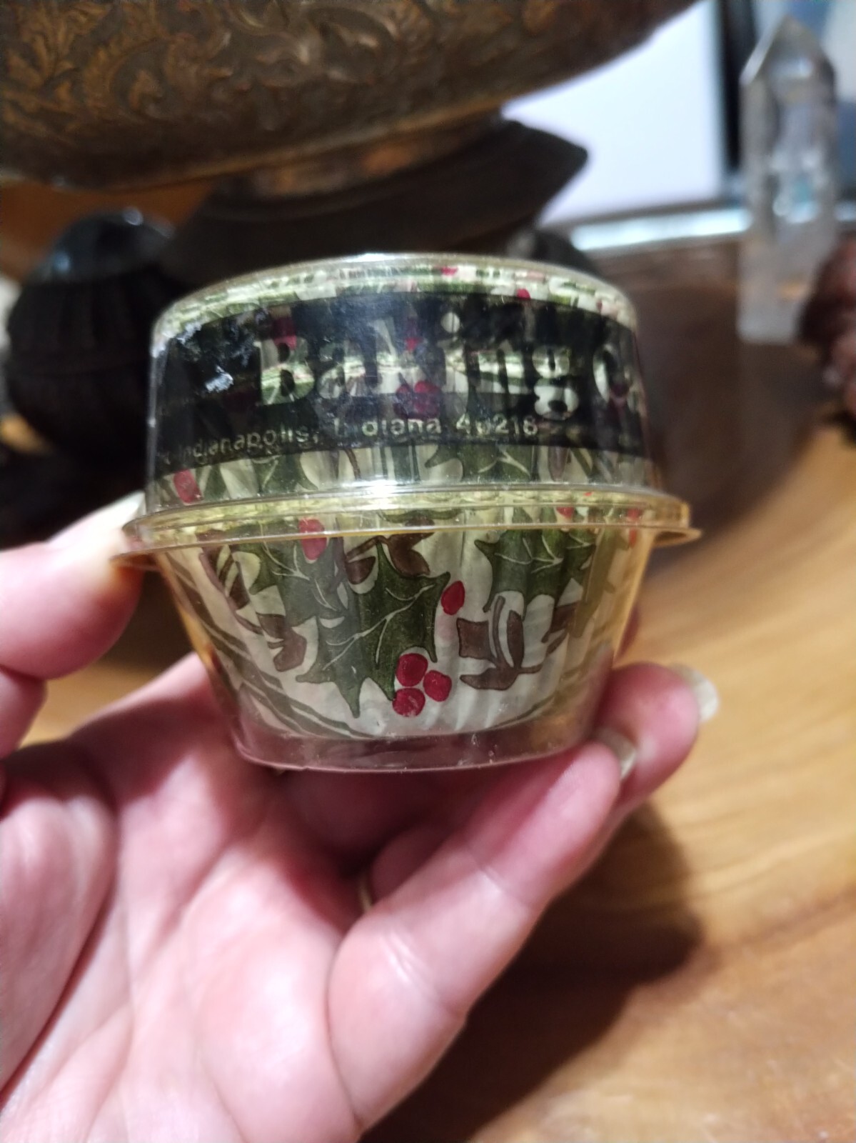 New vintage 100 baking cases cupcake liner wrappers Christmas holly leaves-image