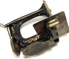 TOP  antique & rare domestic sewing machine SINGER 24/26  circa 1919