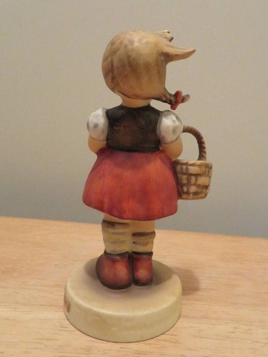 Vintage HUMMEL Figurine LITTLE SHOPPER 96 Girl Basket Braids Goebel Germany TMK5 - Picture 6 of 8