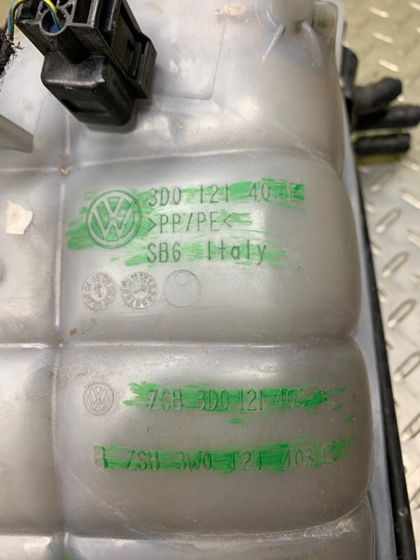 04 05 06 07 08 Bentley Continental Gt Coolant Recovery Bottle OEM 3W0121403C