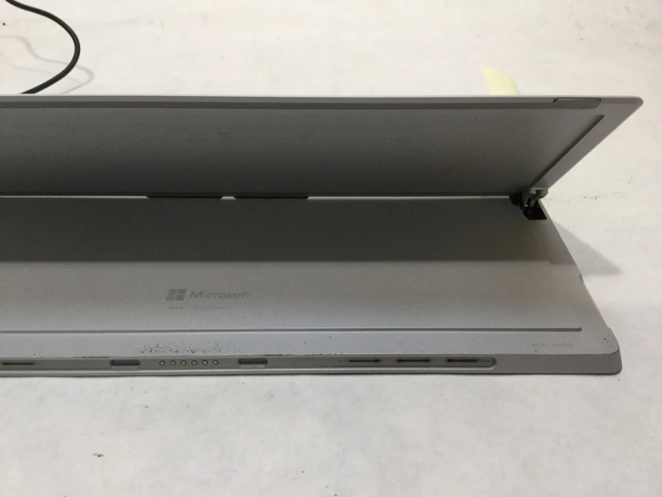Microsoft Surface 3 1631 64GB Intel Core i3-4020Y (1.5GHz) 4GB RAM -CRACKED -MR - Image 4 of 4