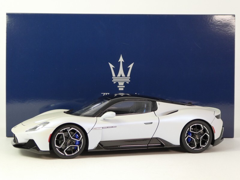 BBR Maserati MC20 White Audace Gloss Black Roof 1/18 BBR Maserati MC20 White Audace Gloss Black Roof 1/18