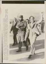 1976 Pierre Trudeau Prime Minister Canada Fidel Castro Wirephoto 8x10