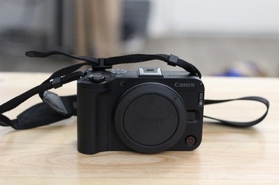   Canon - EOS R50 V 4K Video Mirrorless Camera (Body Only) - Black  