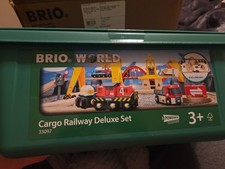 BRIO World Cargo Railway Deluxe - Wooden Track Train Set - Battery-Powered Engin