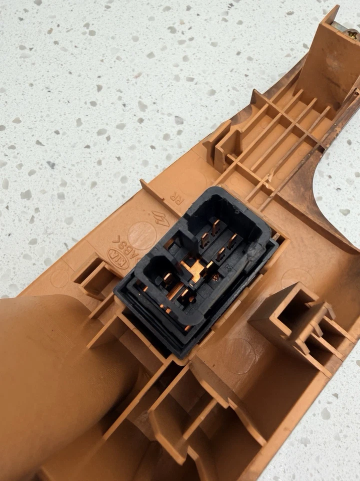 2003-2006 Kia Sorento Rear Right Side Window Switch Bezel Trim 478525-1110 OEM Foto 4 de 4