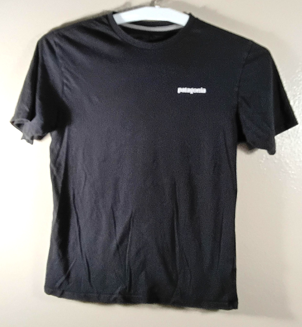 Patagonia Black T Shirt P6 Logo Responsibili Tee Mens small regular fit