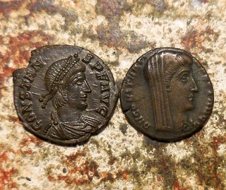 Lotto di 2 monete romane EF Costanza 16 mm 1 68 g Costantino I 14 mm 1 57 g