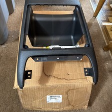 New Oem Gm 15889597 Front Floor Console Cup Holder Bezel Housing 07-10 Saturn New Oem Gm 15889597 Front Floor Console Cup Holder Bezel Housing 07-10 Saturn