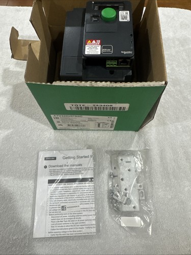 Schneider Electric ATV320U07N4C 400/480V 3 Phase Variable Speed Drive - Picture 5 of 6