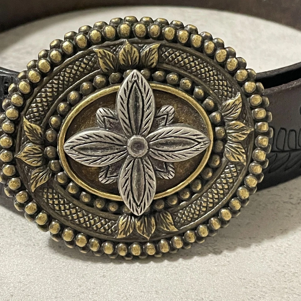 Cinturón Fossil Tooled Cuero Marrón Dos Tonos Ovalado Floral Hebilla Para Mujer Grande Foto 2 de 4