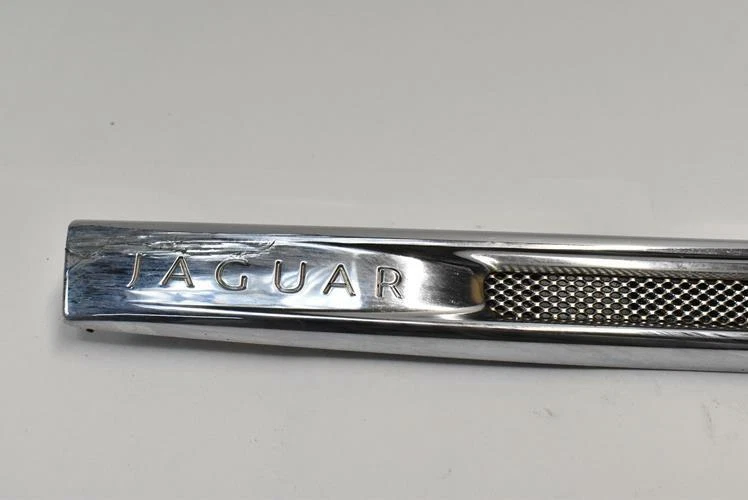 Jaguar XJ XJL 2010-2015 - Guardabarros delantero derecho moldura cromo OEM Foto 3 de 4