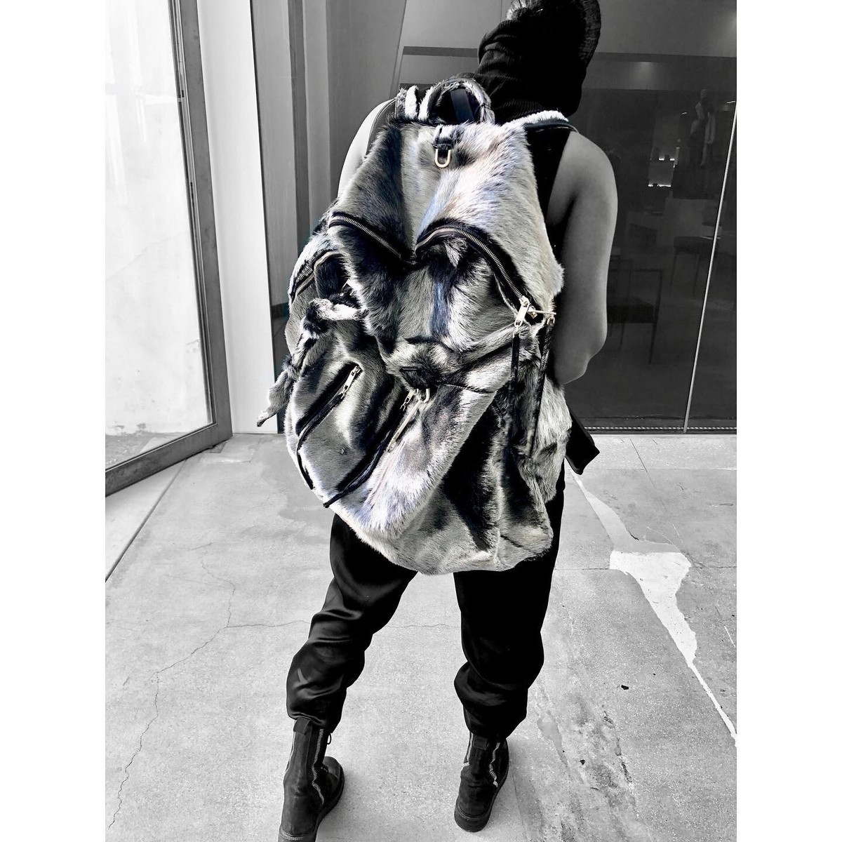 NWT* RICK OWENS RARE FW19 LARRY CALF HAIR MEGADUFFLE NWT* RICK OWENS RARE FW19 LARRY CALF HAIR MEGADUFFLE