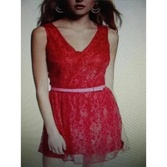 Abito Express taglia 2 pizzo rosso doppio collo a V aderente e svasato senza maniche San Valentino SENZA CINTURA