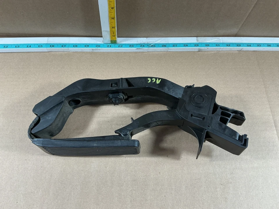 Conjunto de pedal de acelerador Mercedes-Benz E500 W211 2003-2009 A2113000604 OEM Foto 2 de 4