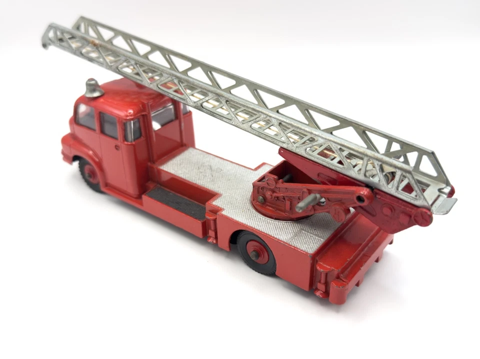 VINTAGE DINKY SUPERTOYS # 956 BEDFORD TURNTABLE FIRE ESCAPE DIECAST TRUCK VNM — 第 2/4 张图片