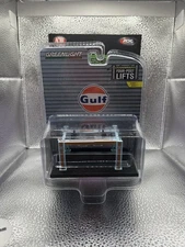 2021 1/64 Green Light Adjustable Four-Post Lifts Gulf Oil Series 1 - 16100-B