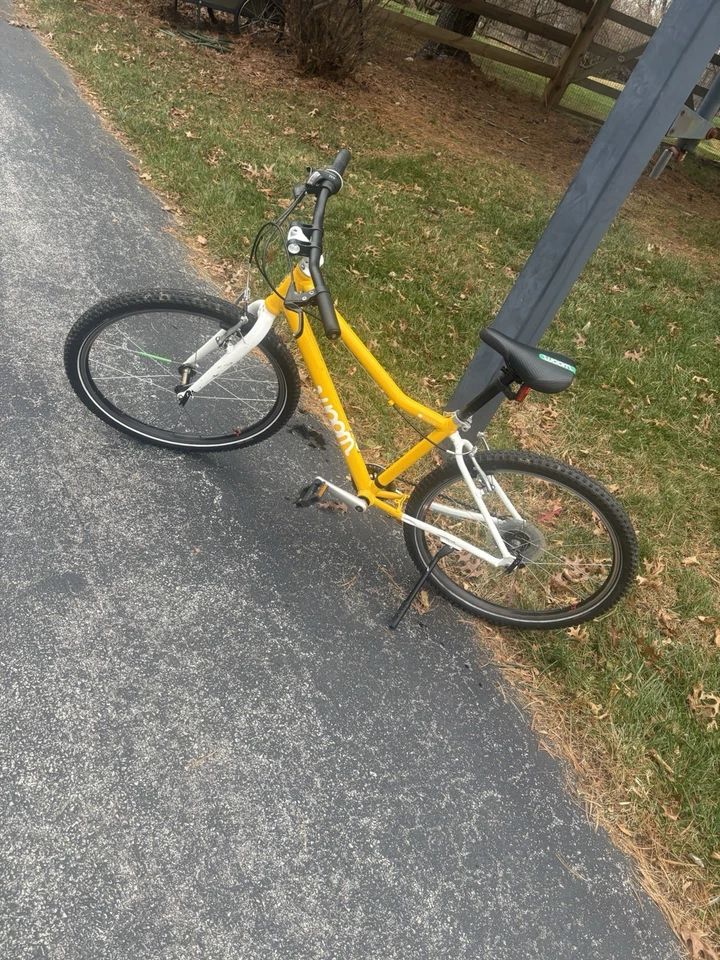 Bicicleta Woom 5 24 pulgadas amarillo soleado para niños de 7 a 11 años Foto 2 de 4