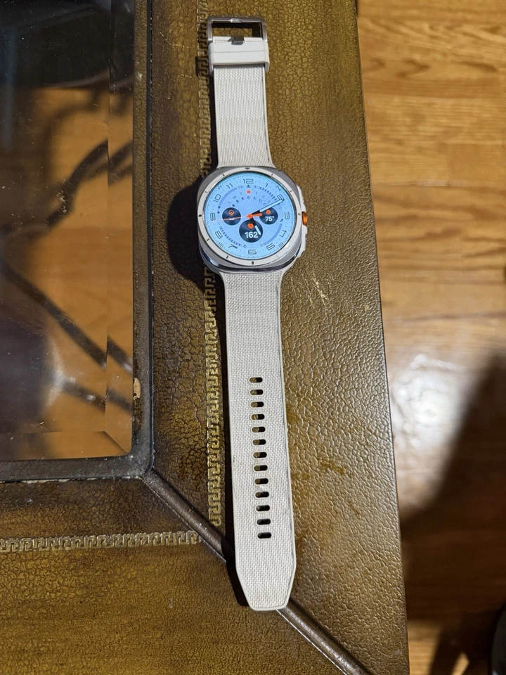 Reloj inteligente Samsung Galaxy Watch Ultra 47 mm LTE GPS Foto 2 de 4