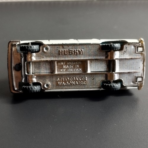 HUSKY. Made in Gr. Britain. Studebaker Wagonair. Ambulance. Diecast. 7 cm long. - Picture 7 of 7
