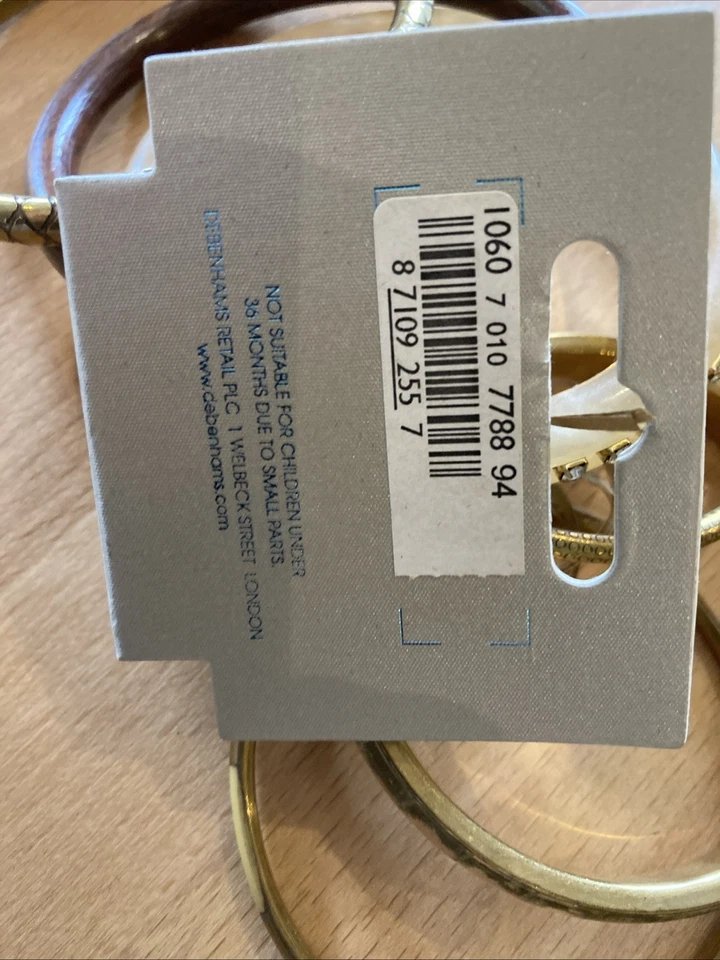 Brazaletes - un hermoso conjunto de siete pulseras doradas. Precioso regalo especial. Foto 4 de 4