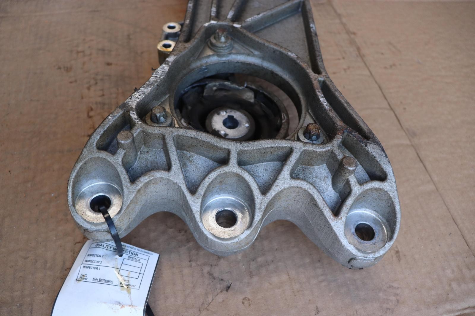 2014-2020 MASERATI QUATTROPORTE AWD TRANSMISSION SUPPORT MOUNT BRACE OEM