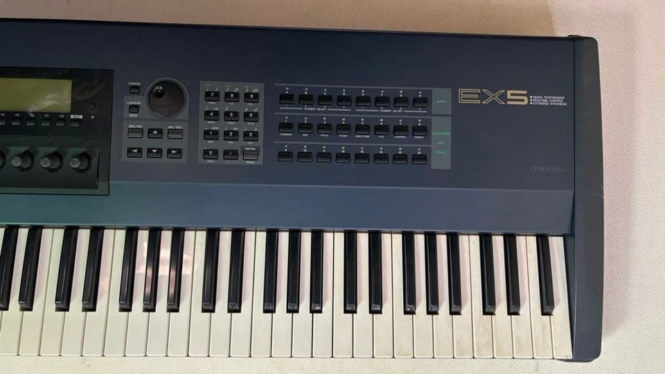 YAMAHA EX5 Music Synthesizer 76 keys - Image 2 of 4