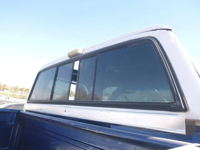 (LOCAL PICKUP ONLY) Back Glass Model VIN R/v 5th Digit Sliding Fits 73-91 GMC 35 - Imagem 2 de 4