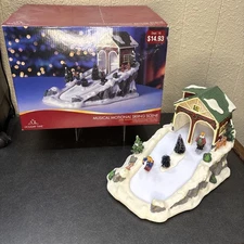Holiday Time Musical Motional Skiing Scene 2006 Traditional Vintage Collection
