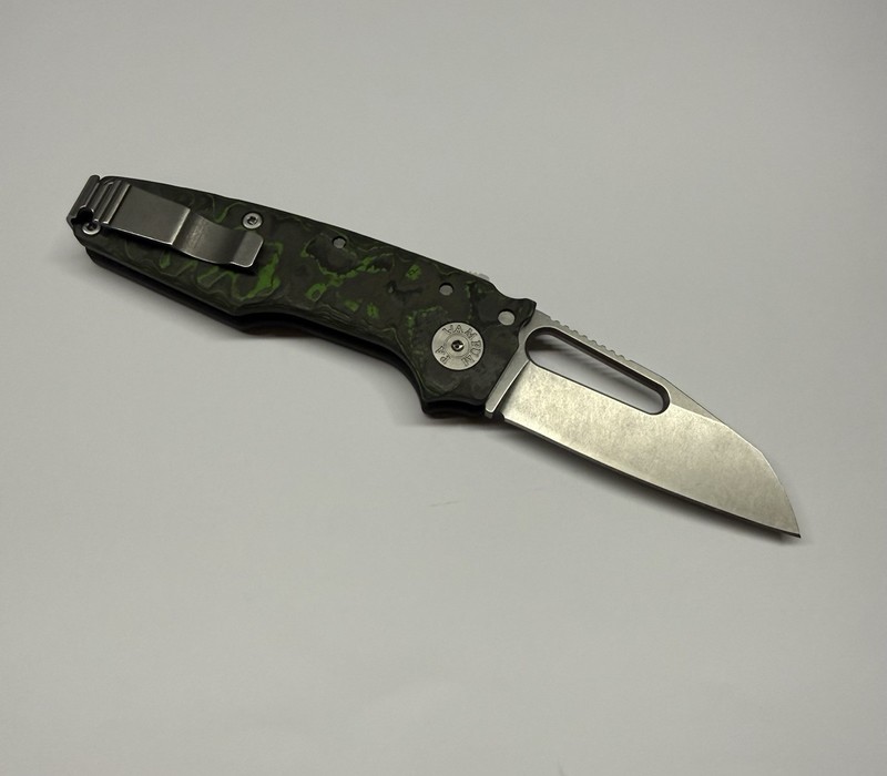 Demko MG AD22 Custom Shop Shark-Lock Fat Carbon  Scales, Magnacut Blade