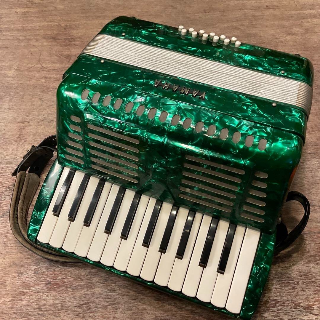 YAMAHA ヤマハ YA-12 ？アコーディオン　グリーン YAMAHA Accordion for Solo 25 Keys Bass 12 YA-12 8905 Green