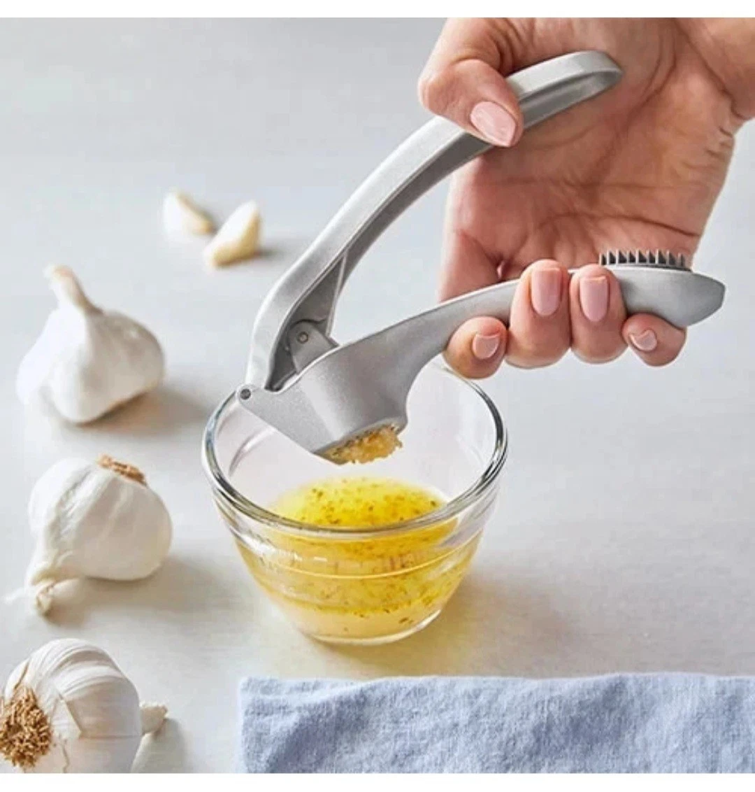 Pampered Chef Garlic Press Heavy Duty Large Easy Clean With Brush New in Box
Opens in a new window o