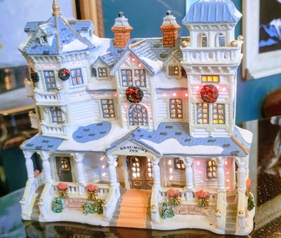 #ad LEMAX Beaumont Inn Christmas Village with Fibre Optic Lighting Retired 2002 $39.99