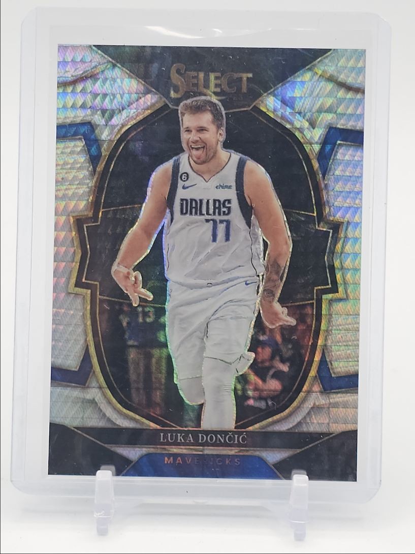 LUKA DONCIC 2022-23 SELECT CONCOURSE LUCKY ENVELOPES MAVERICKS /8 Q6865