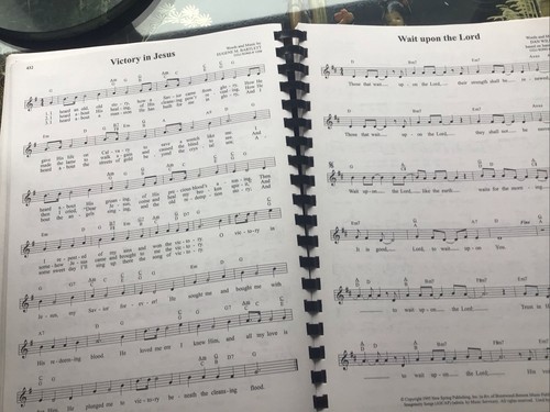 PRAISE AND WORSHIP SONGBOOK -ORIGINAL EDITION: By Hal Leonard Corp Spiral Bound - Picture 10 of 11