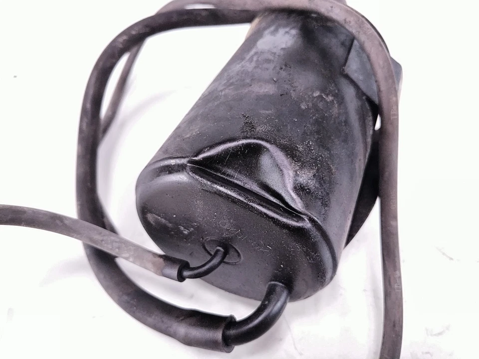 05 Honda RC51 SP2 Evap Emissions Vacuum Canister Pump - Image 3 of 4