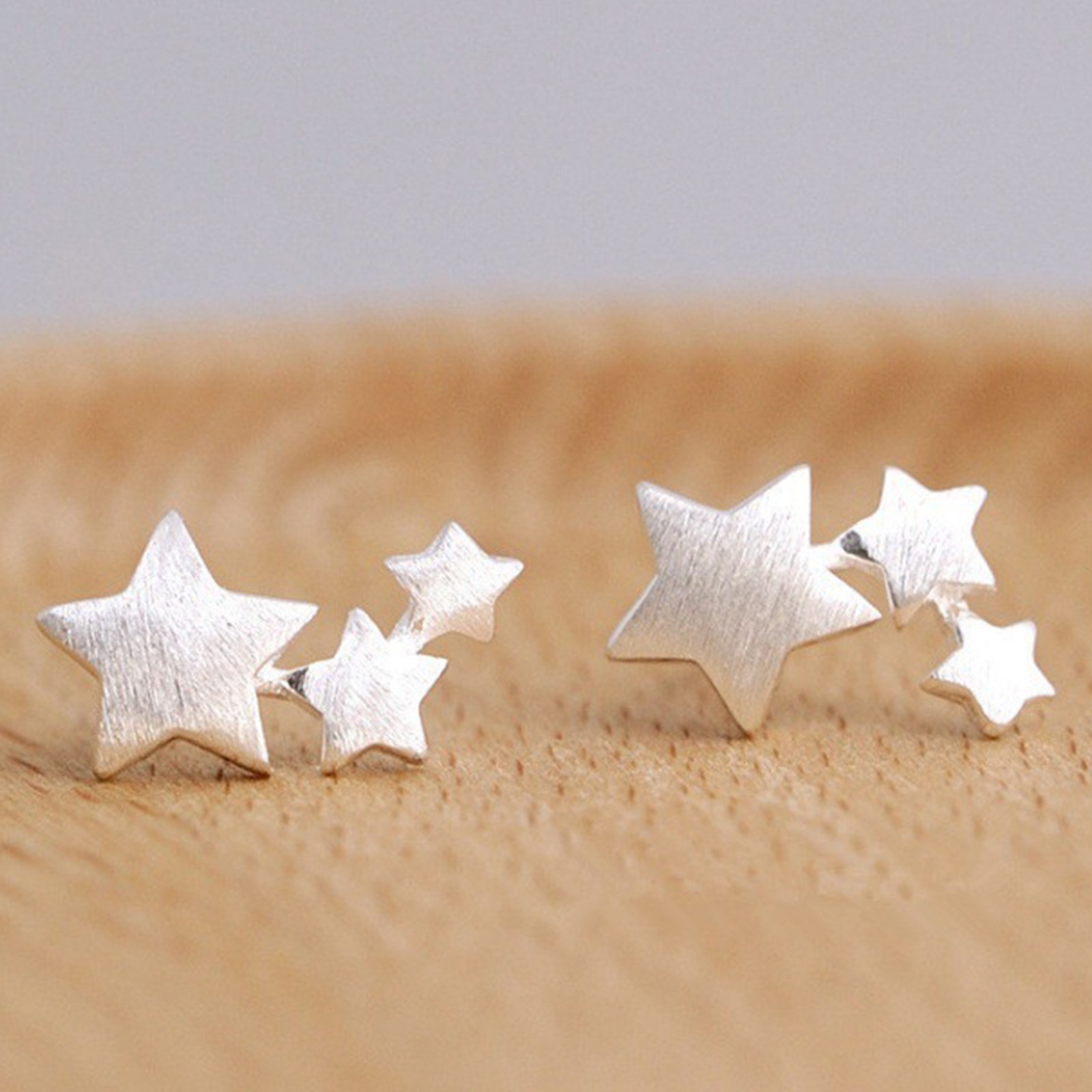 Plata plateada para mujer 3 estrellas Star Ear Stud Climber Stud Pendientes