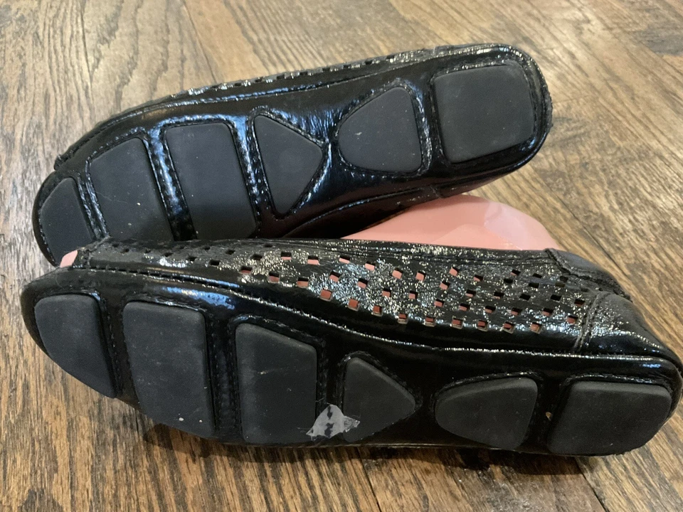 Zapatos planos de conducción Michael Kors de cuero negro perforado con punta abierta para mujer talla 6,5 cremallera Foto 4 de 4