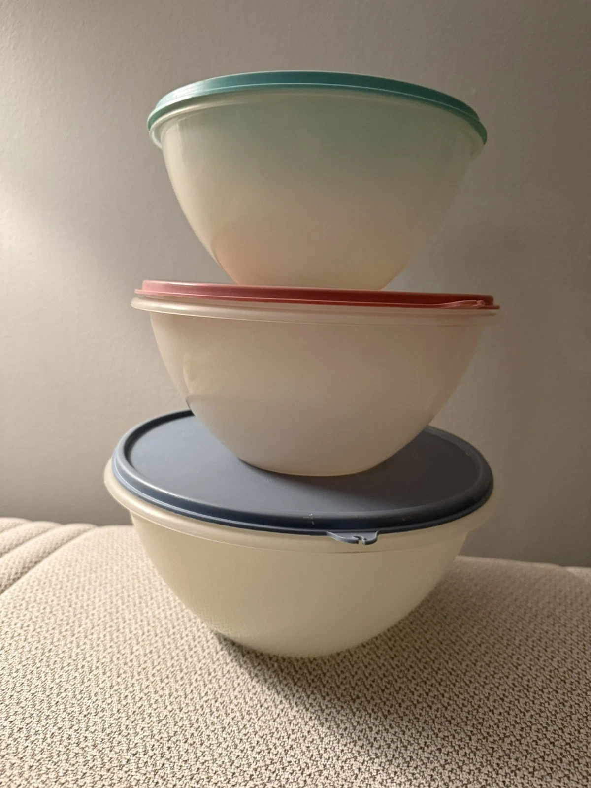 6 Pc Vintage TUPPERWARE Pastel Wonderlier Nesting Mixing Bowls with colored lids