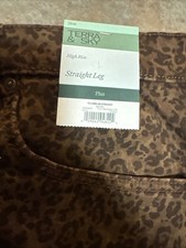 BRAND NEW WOMEN'S SIZE 26W TERRA  SKY STRAIGHT LEG Leopard Denim Jeans