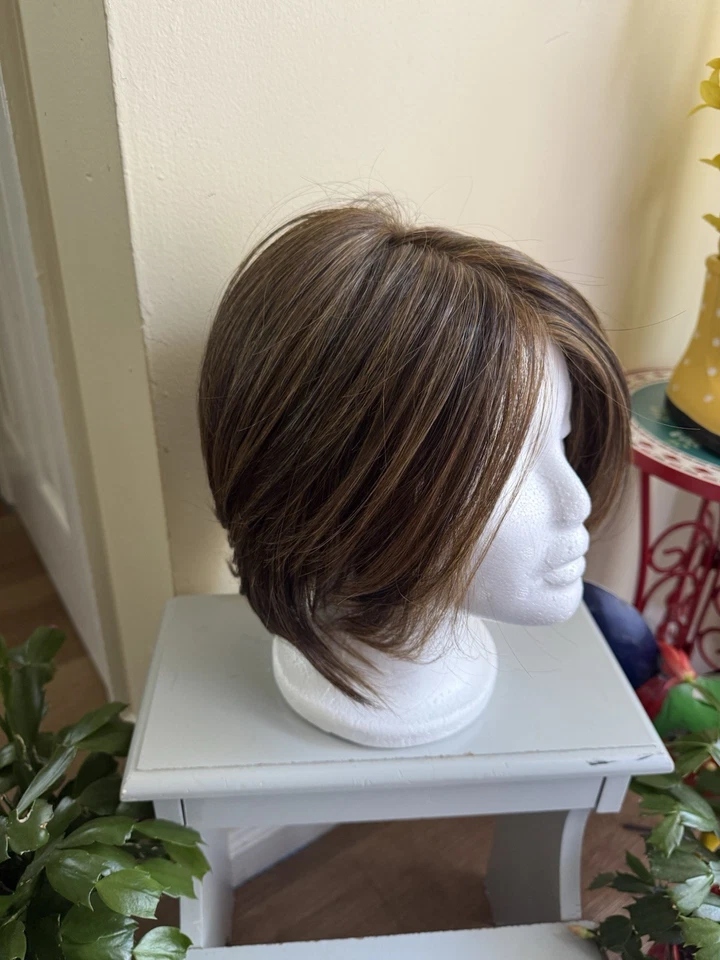 Tressallure Smooth Cut Bob 1 Monotop Lace Front Wig Synthetic Hair - Image 4 of 4