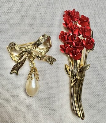 Vintage Avon DM 97 Red Roses Bouquet Brooch + Gold Tone Pearl Bow Set