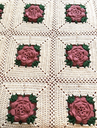 Vtg Roses Granny Square Afghan Blanket Bedspread- Large King Size- 117" x 106" - Picture 2 of 9