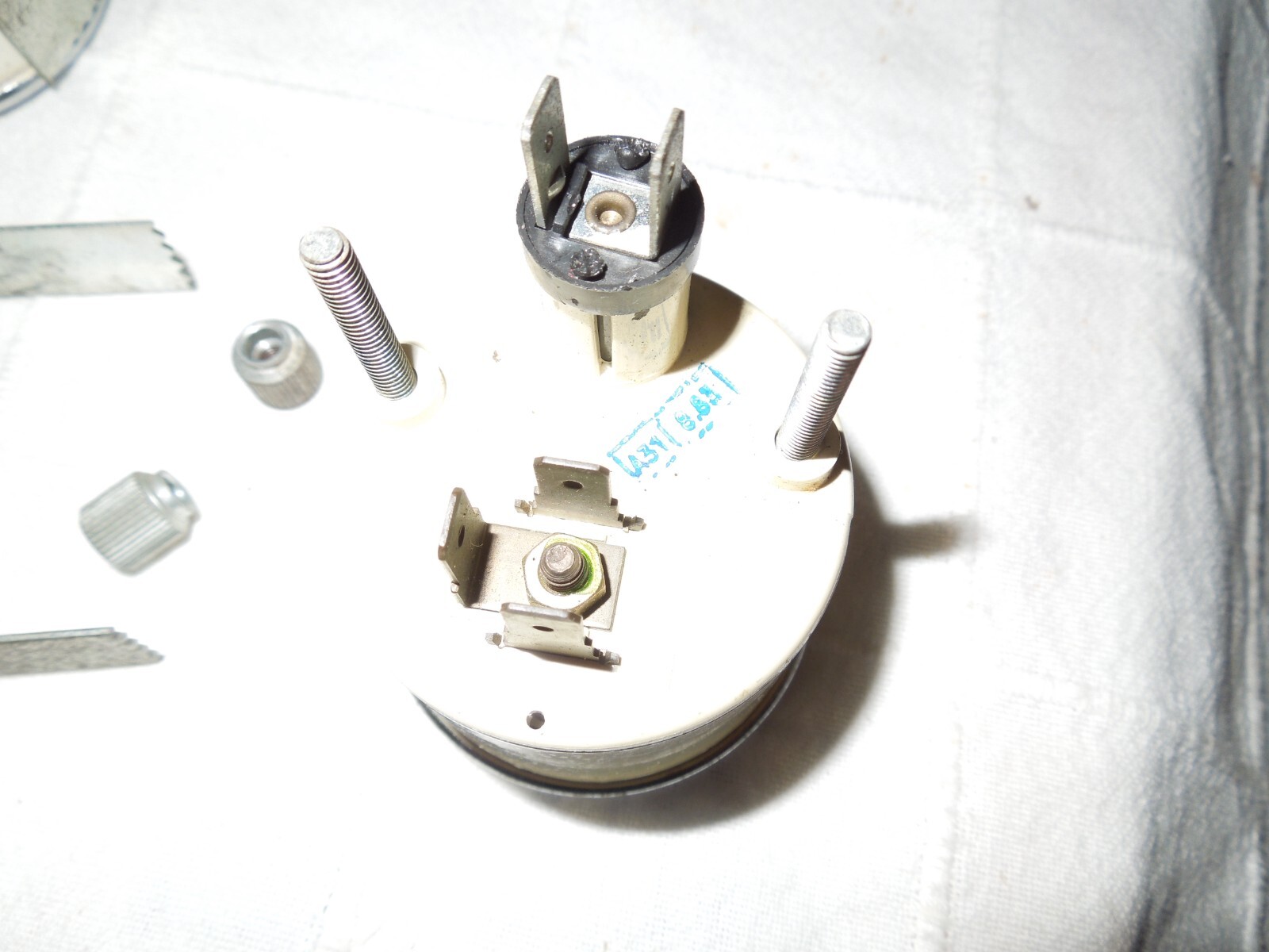 VINTAGE VDO ROYALE OIL PRESSURE VOLTS (DYNAMO) GAUGES NOS 1980'S WHITE