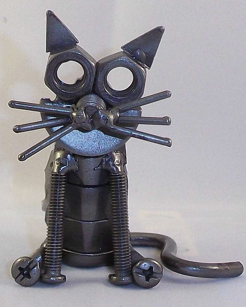 фигуры из металла. фигурки из болтов и гаек. сделал с помощью сварки. прикольные изделия из металла. интересные вещи из металла.