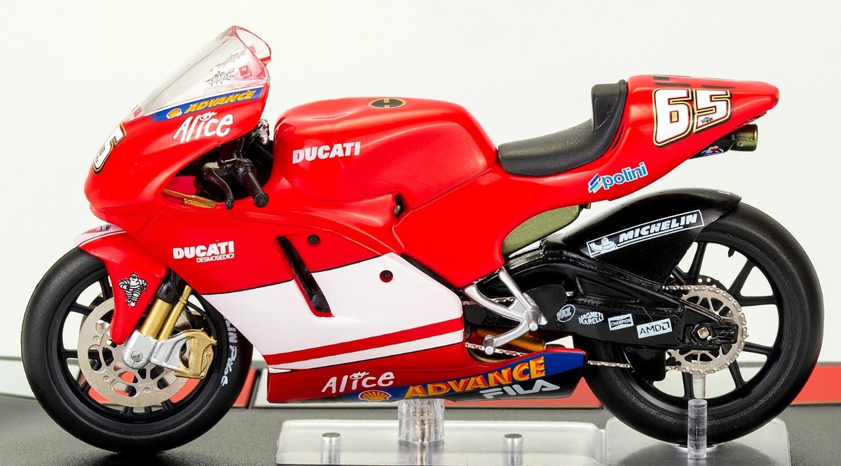 Ducati Desmosedici 2004 モデルキット Loris Cap Ducati Desmosedici 2004 モデルキット Loris Cap
