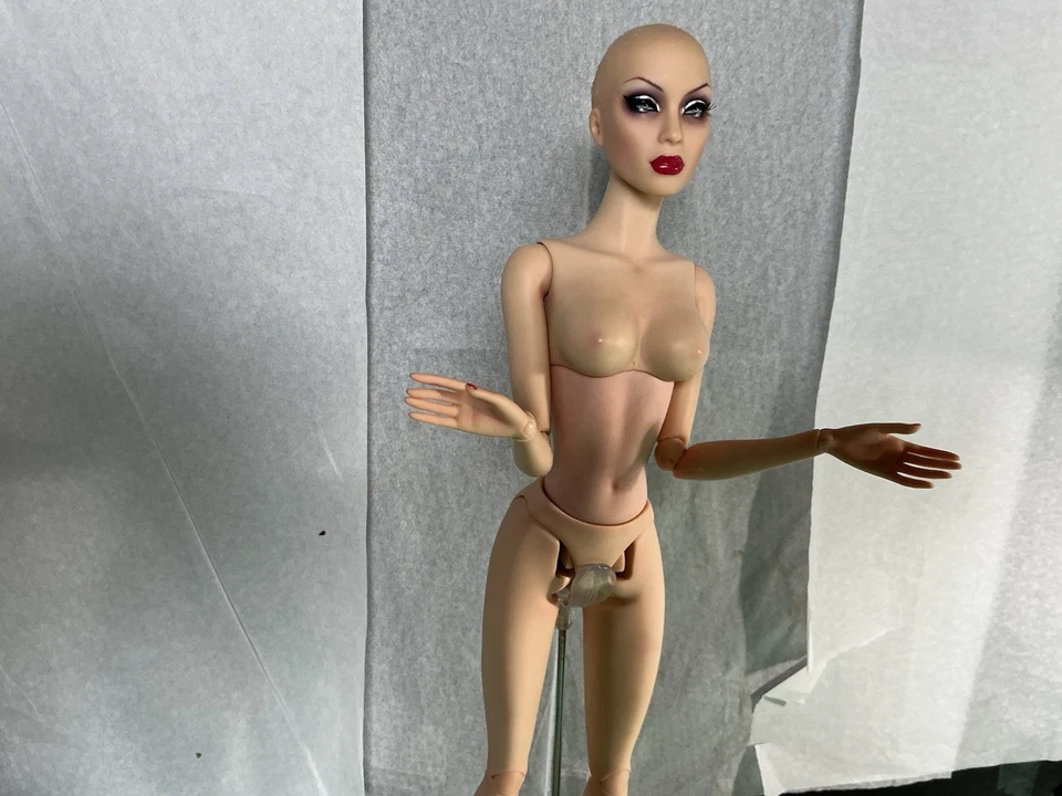 Sybarite Superdoll Regent Venus D’ Royce Gen X 2 SYB/00 0118￼ - Image 3 of 4